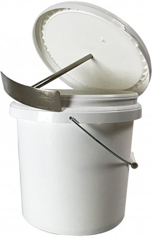 Pulpmaster - The complete fruit crushing bucket & lid with blade